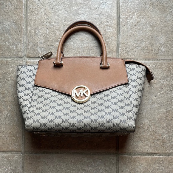 Michael Kors Handbags - Michael Kors Bag